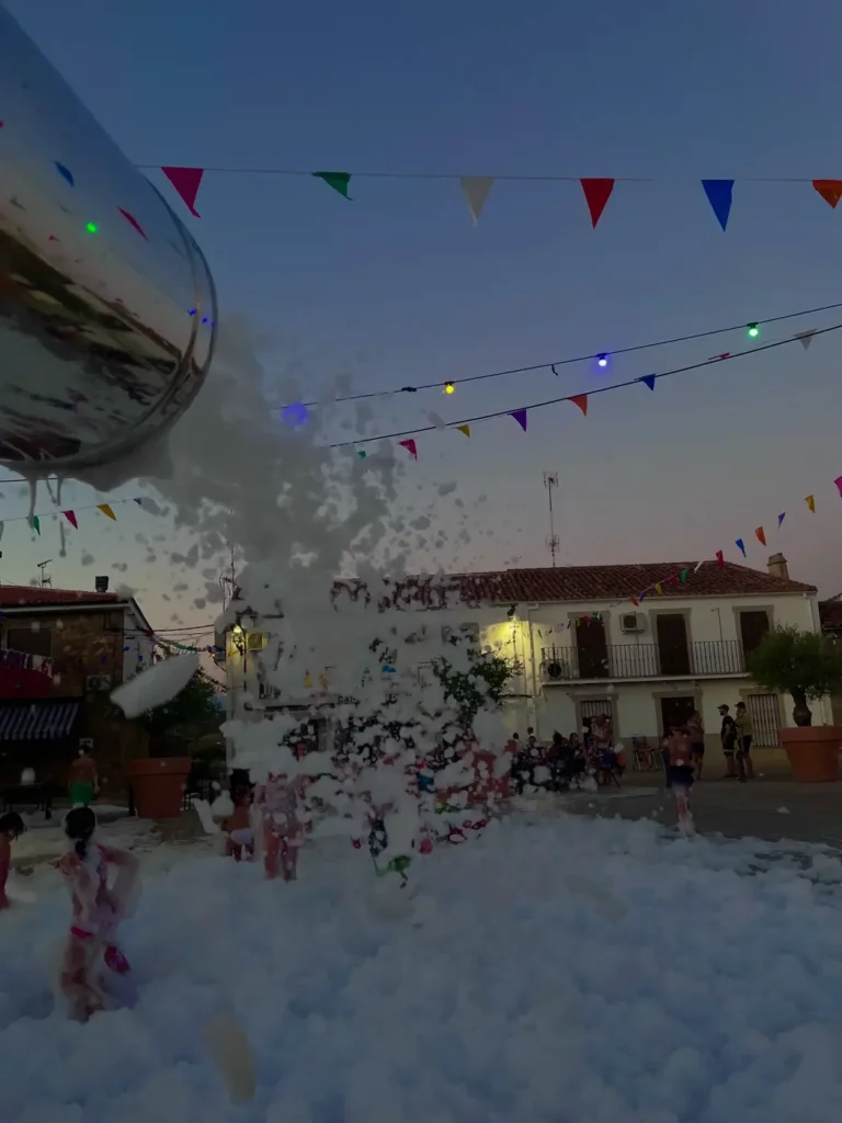 Fiesta de la espuma con la Asociación Belvisa (1)