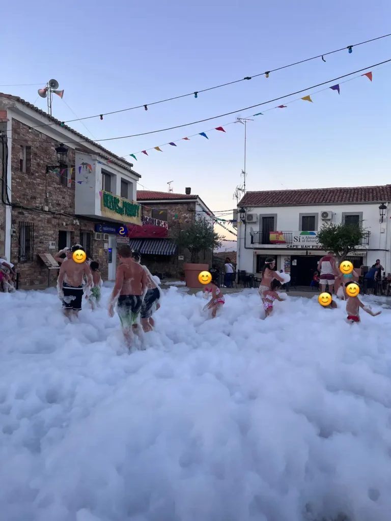 Fiesta de la espuma con la Asociación Belvisa (3)