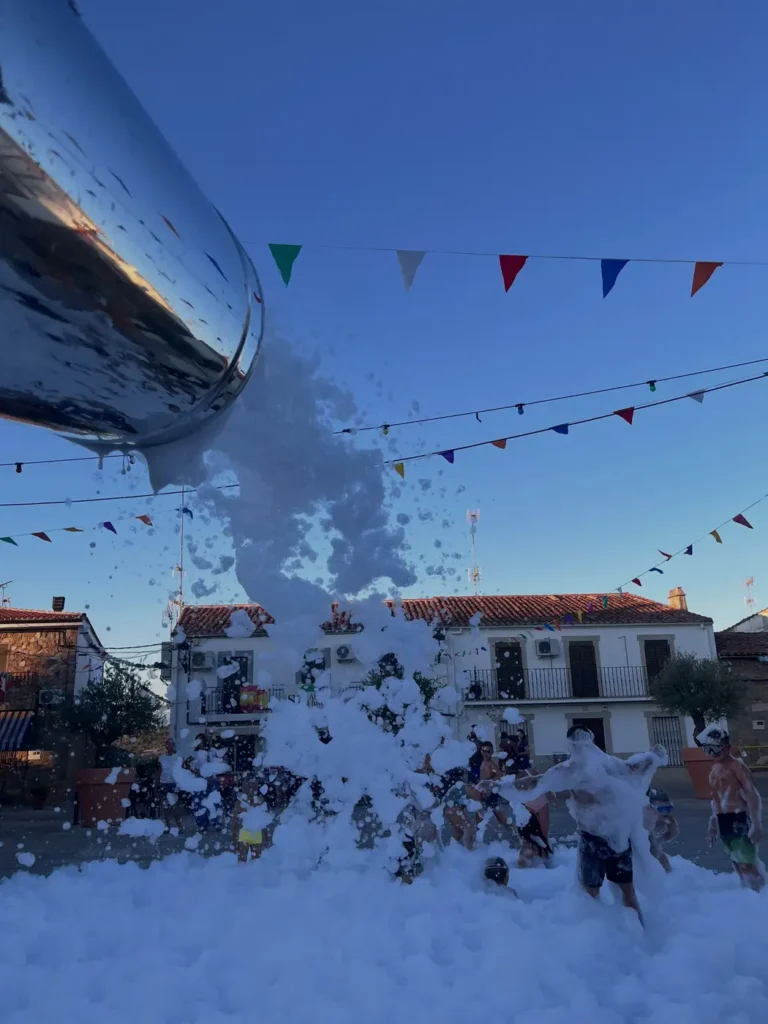 Fiesta de la espuma con la Asociación Belvisa (4)