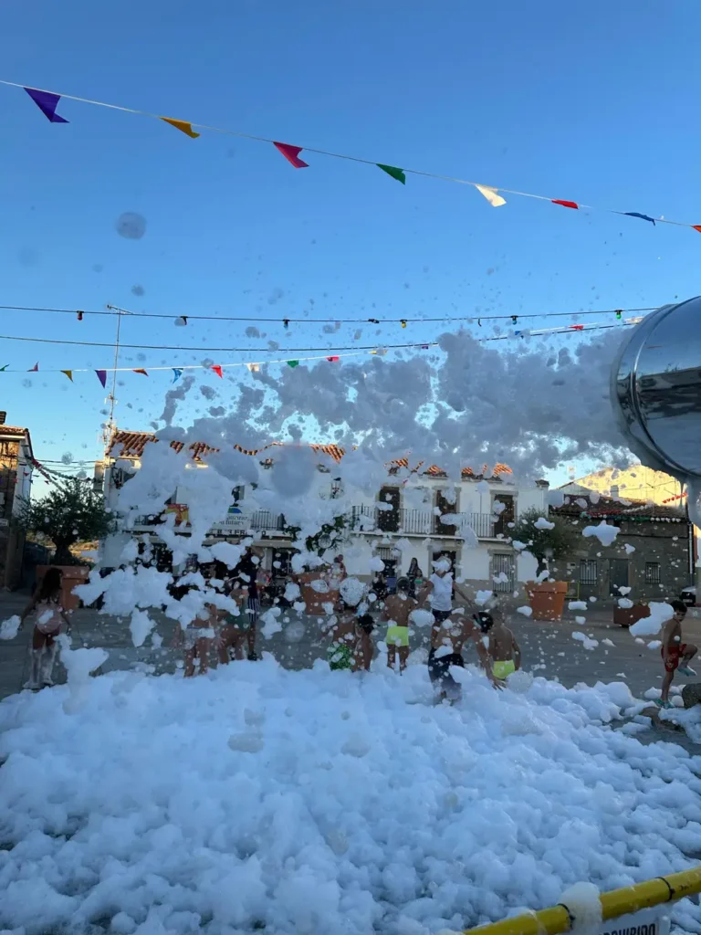 Fiesta de la espuma con la Asociación Belvisa (5)